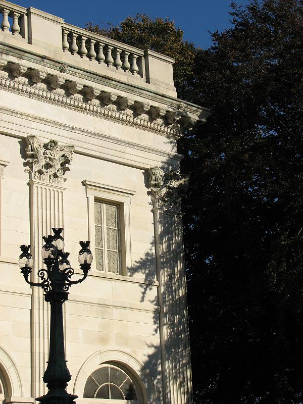 2008-10-12_Tiverton_Newport_Mansions 076.jpg